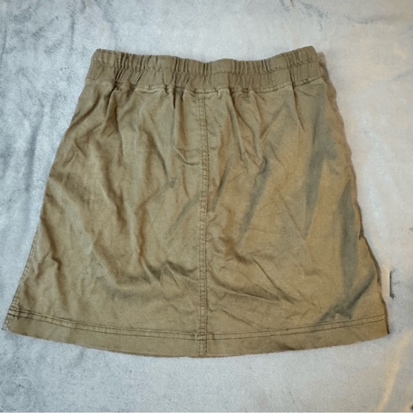 Roots Mini Skirt Casual

#1024 - Picture 6 of 6